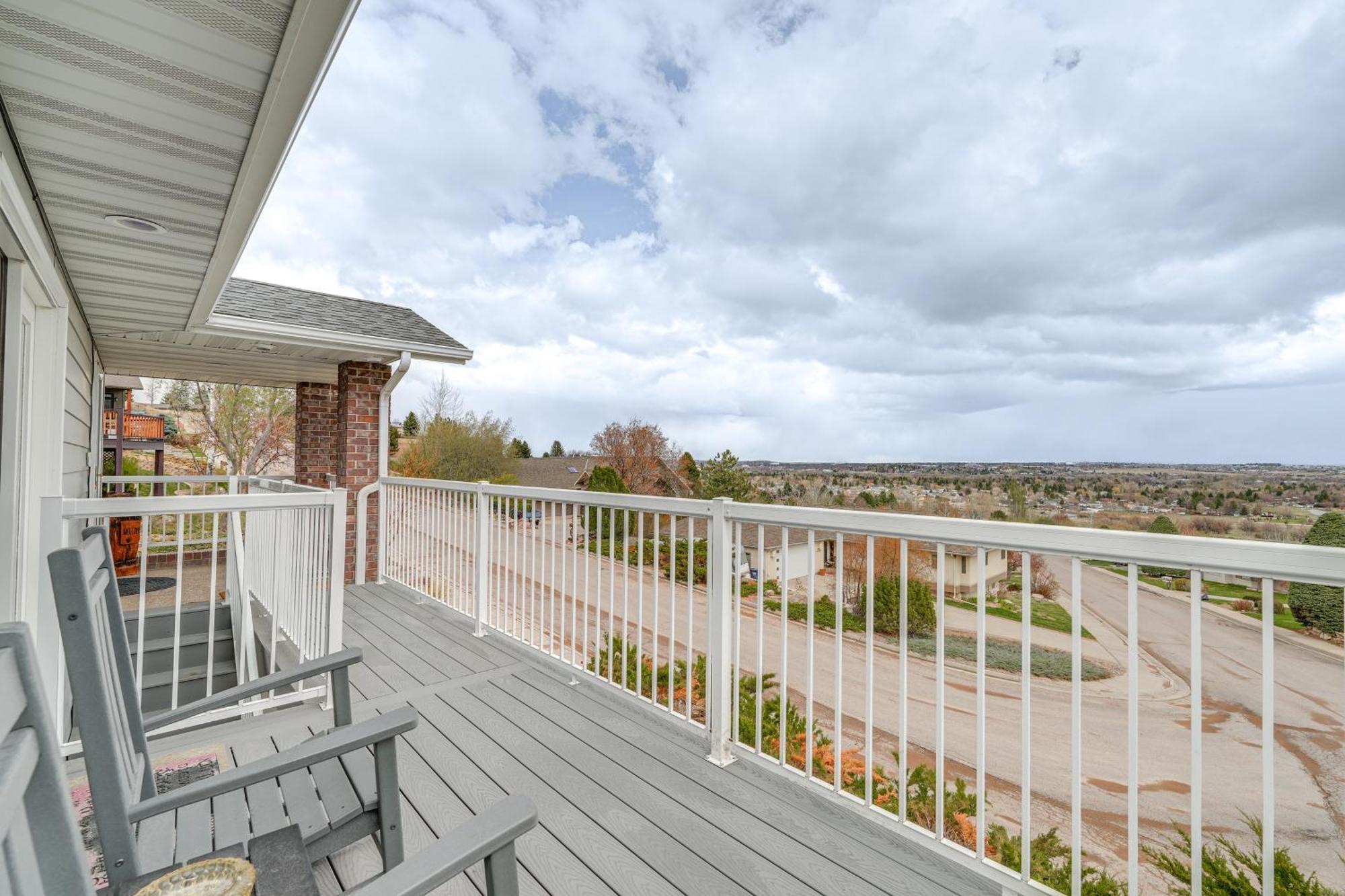Inviting Great Falls Home With Wraparound Deck! Exterior foto