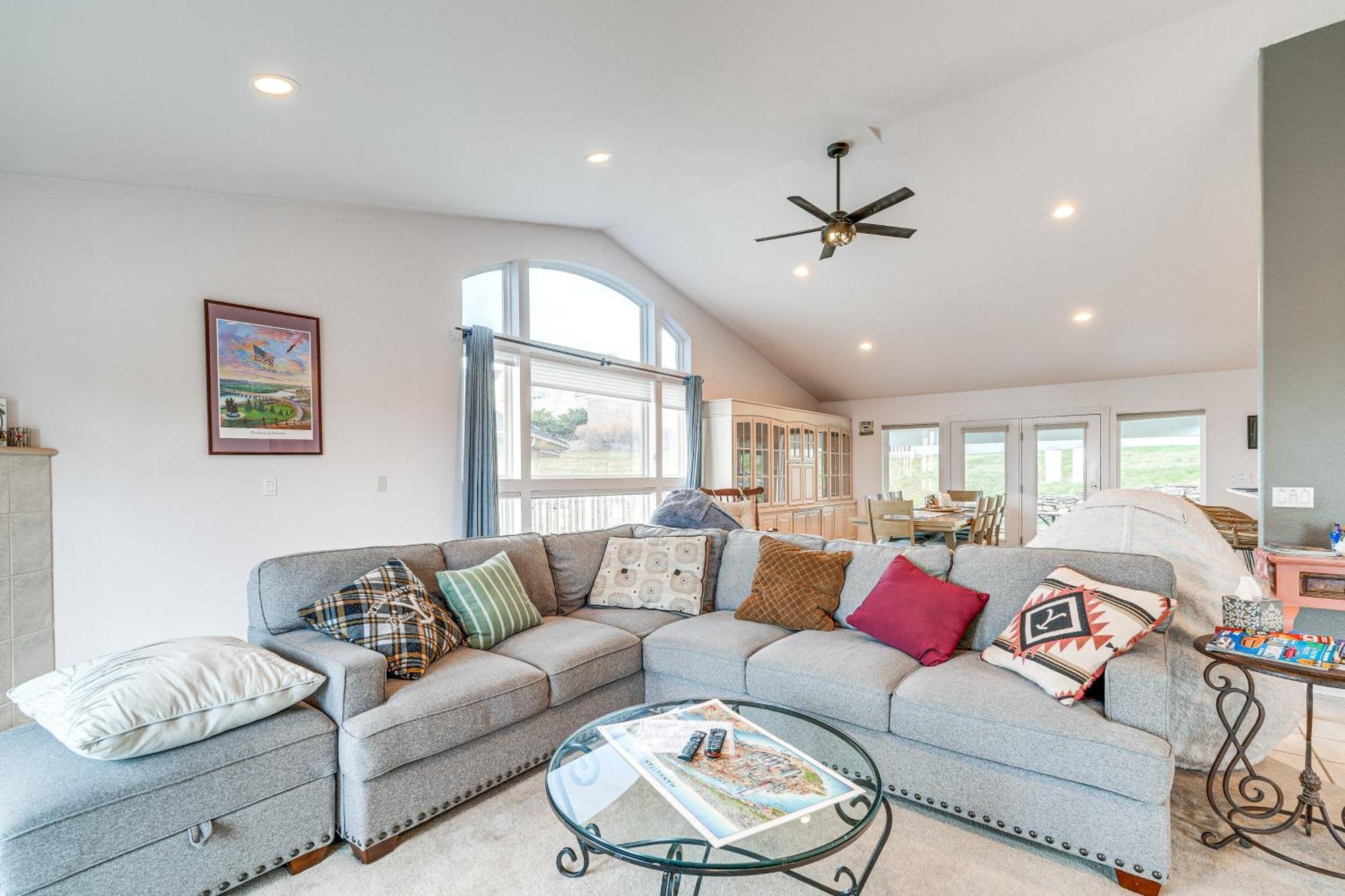 Inviting Great Falls Home With Wraparound Deck! Exterior foto